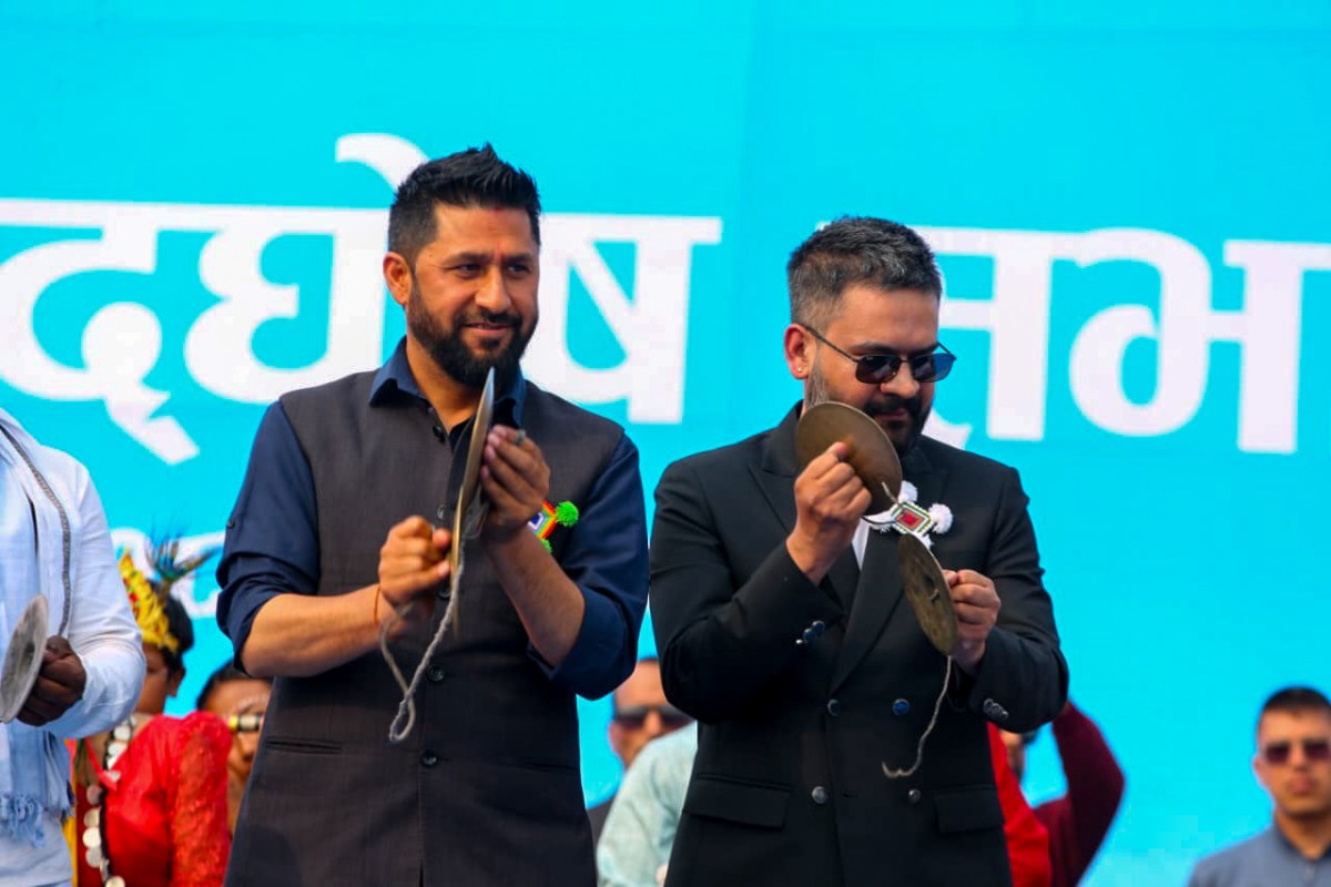 बालेनको भाषण सच्याउँदै रविले भने–ठेकेदारलाई डोरीले होइन कानूनले बाँध्ने भनेको हो 