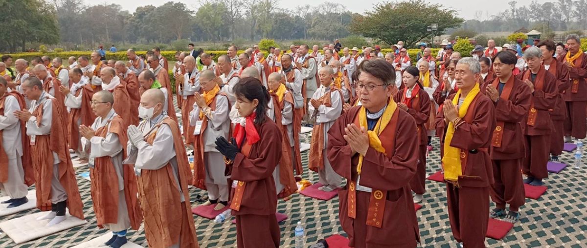 हजार किलोमिटर पैदल यात्रा गर्दै कोरियाका २ सय भिक्षु र तीर्थयात्री लुम्बिनीमा, गरियो भव्य स्वागत