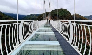 पर्यटन प्रवद्र्धनका लागि बन्दीपुरमा सिसाको पुल