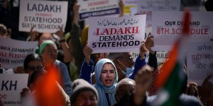 भारतकाे लद्दाखमा विशाल प्रदर्शन, भाजपा कार्यालयमा आगजनी