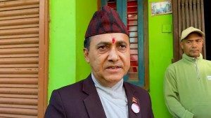 इलाम पुगेर विश्वप्रकाशको प्रश्नः विपद्मा नभेटिएको सरकार भेटिने कहिले हो ?