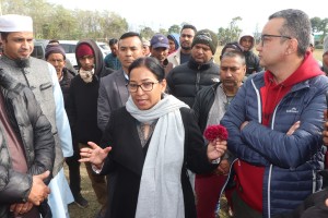 भरतपुर महानगर प्रमुख दाहालद्वारा नारायणी नदीमा निर्माणाधीन तटबन्धको अनुगमन