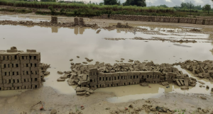 रौतहटमा वर्षा र हावाहुरीको वितण्डा : चार करोड बराबरको काँचो इँट्टा नष्ट, व्यवसायी मारमा