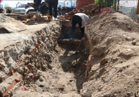 इट्टा पाखामा शताब्दीऔँ देखिको फल्चाको पुन:निर्माण हुँदै (तस्बिरसहित)