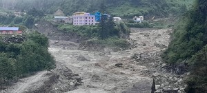 दुधखोलाको बाढीले थोँचे कटानको जोखिममा