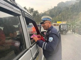 मकवानपुरमा चालक तथा यात्रुसँग ५ मिनेट ट्राफिक सचेतना कार्यक्रम