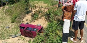 सिन्धुलीमा २५ जना विद्यार्थी बोकेको भ्यान दुर्घटना, १७ जना घाइते
