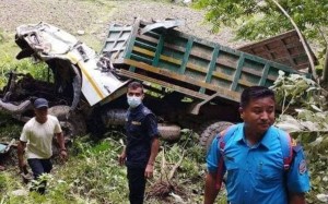 मध्यपहाडी राजमार्ग आयोजनामा प्रयोग भएको टिपर दुर्घटनाबाट ४ को मृत्यु