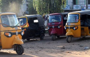 हेटौँडामा रातो नम्बर प्लेटको अटोको मनपरी, प्रशासन मौन