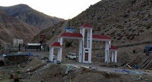 हिल्सा नाकाबाट ३ तीनमा ३३ गाडी सिमेन्ट र छड आयात