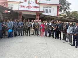 गृहमन्त्री विभिन्न जिल्लाका मतदान स्थलको अनुगमनमा