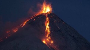 ग्वाटेमालामा ज्वालामुखी विस्फोटः विमानस्थल, राजमार्ग अवरुद्ध