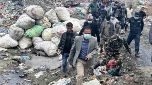 मन्त्री घिसिङकाे प्रतिबद्धतासँगै बञ्चरेडाँडामा फोहोर विसर्जन सुचारु