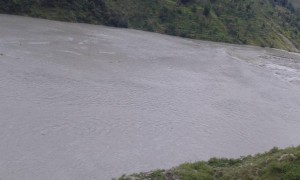 सत्ती पुल, बर्दियाको राजापुर, टीकापुरको श्रीलङ्का कर्णाली नदी कटानले जोखिममा