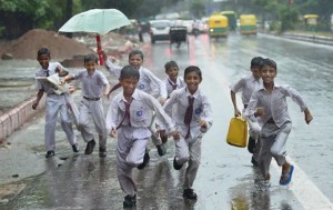 उत्तर पश्चिममा भारी बर्षा, आज दिल्लीका सबै विद्यालय बन्द