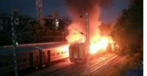 यात्रुले बाेकेकाे ग्याँस सिलिन्डर पड्कदा भारतीय ट्रेनमा आगलागी, ९ को मृत्यु