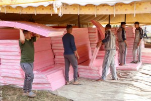 मतदान सामग्रीहरू विभिन्न जिल्लामा पठाउन तयारी गरिँदै (तस्बिरहरू)