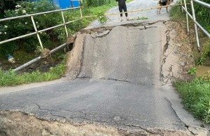 काभ्रेपलाञ्चोकको बनेपामा पुल भाँचियो, यातायात पूर्ण रूपमा अवरुद्ध