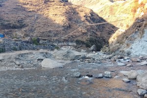 बाजुराको दानासाँघु खोलामा एकैसाथ दुई पुल निर्माण हुँदै