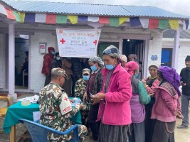 सडक संजालले नछोएको मनाङको नार्पाभूमिमा सेनाको स्वास्थ्य शिविर