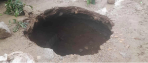 पूर्व–पश्चिम राजमार्गअन्तर्गत नवलपुरको दाउन्ने विश्वकर्मा मन्दिर नजिकै सडकमा भ्वाङ पर्‍यो