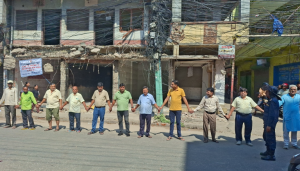 सडक विस्तार कार्य विभेदकारी भएको भन्दै प्रदर्शन