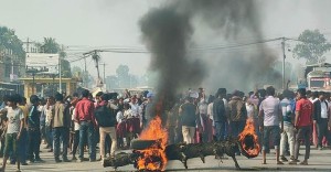 टिप्परको ठक्करबाट किशोरीको मृत्यु : सप्तरीको रुपनीमा स्थिति तनावपूर्ण, पूर्व–पश्चिम राजमार्ग ठप्प