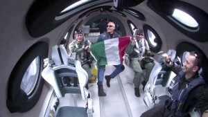 भर्जिन ग्यालेक्टिकले लग्यो तीन यात्रुलाई अन्तरिक्ष पर्यटनमा