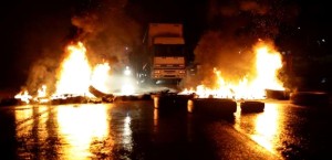 राष्ट्रपतिमा पराजित बोल्सोनारोको समर्थनमा प्रदर्शन, ट्रक तेस्र्याएर राजमार्ग अवरुद्ध