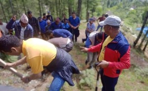 श्रमदानमा बन्यो रारा पुग्ने पदमार्ग, २ घण्टाका बाटो १५ मिनेटमा छोटियो