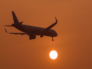 मध्यपूर्वको तनावबीच अमेरिकी नागरिकलाई सतर्कताः दुबई–अबुधाबीबाट उडान उपलब्ध तर अचानक रद्द हुन सक्ने चेतावनी