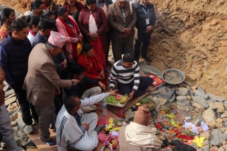 छत्रकोट गाउँपालिकाको प्रशासकीय भवनको शिलन्यास 