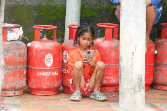 ग्यासका लागि लाइन (फोटोफिचर)