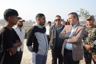 गृहमन्त्री अर्यालले गरे दोधारा चादँनी सुक्खा बन्दरगाह निर्माणस्थलको निरीक्षण