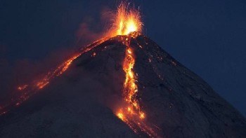 ग्वाटेमालामा ज्वालामुखी विस्फोटः विमानस्थल, राजमार्ग अवरुद्ध