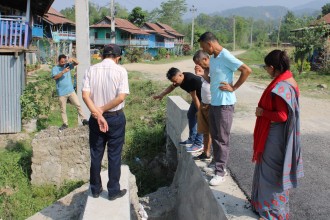 नगरप्रमुख लावतीद्वारा निर्माणाधीन सडकको अनुगमन