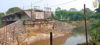 निर्माण कम्पनी र हाकिमको मिलेमतोले बक्राहा पुल सात वर्षदेखि अलपत्र 