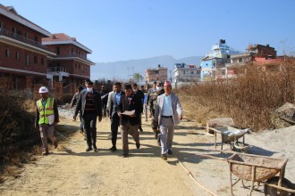 कर्मचारीलाई मन्त्री चौधरीको प्रश्न, ‘काममा किन ढिलाइ? ढिलो गर्दा कमिसन बढ्छ?