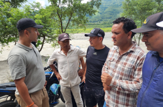 निर्माण व्यवसायी महासंघका अध्यक्ष पाण्डेद्वारा भोटेकोशी बाढीको क्षति निरीक्षण