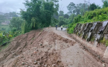 कोशीदेखि कर्णालीसम्म बाढीपहिरोको असर, मुख्य राजमार्ग अवरुद्ध