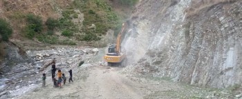 गमगढी–नाक्चेलाग्ना सडक निर्माणको काम सुस्त