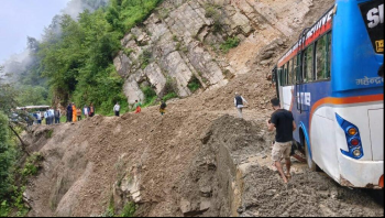 मुख्य राजमार्गमा पहिरो र बाढीको प्रभाव, केही सडक पूर्ण तथा केहीमा एकतर्फी सञ्चालन