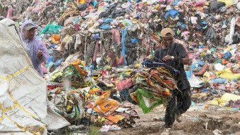 मुसलधारे वर्षामै सिस्डोलमा फोहोर व्यवस्थापनको संघर्ष
