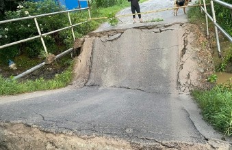 काभ्रेपलाञ्चोकको बनेपामा पुल भाँचियो, यातायात पूर्ण रूपमा अवरुद्ध