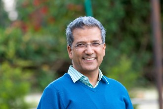 रबिन्द्र मिश्र तीन लाख धरौंटीमा रिहा