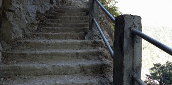 बेनीको चक्रपथलाई सुरक्षित बनाउन  ‘रेलिङ’निर्माणको काम सुुरु