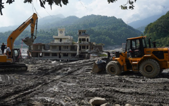 भोटेकोशी बाढीपछि सडक सम्पर्क पुनःस्थापनाको काम तीव्र