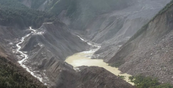नदी थुनिएर बनेको ताल लगभग रित्तियो तर तीनवटा जलमग्न इलाकामा अझै ठूलो जोखिम