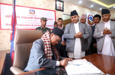 निर्वाचनलाई प्राथमिकतामा राखेर कृषि क्षेत्रमा फरक काम गर्ने मन्त्री परियारको प्रतिबद्धता