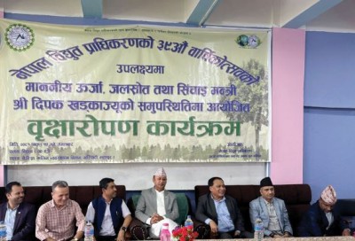 १० वर्ष अघि नै १० हजार मेगावाट विद्युत बेच्ने गरी काम गर्नु पर्छ: मन्त्री खड्का